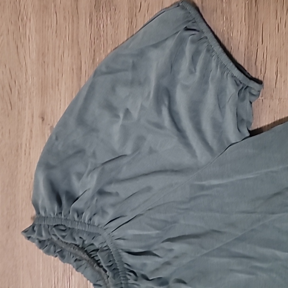 Green Envelop Los Angeles Green Puff Sleeve Top - Picture 3 of 6